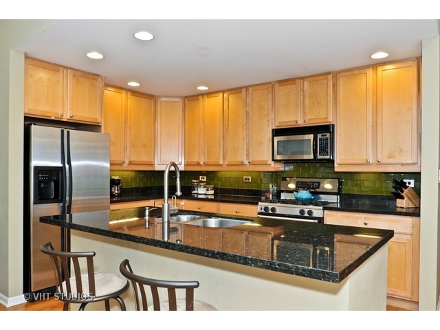2150 North Racine Avenue, Unit G Chicago, IL 60614 - Photo 4 of 15