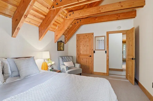 a bathroom with a toilet