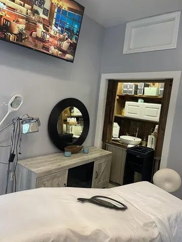 a bedroom with a bed and a mirror in it