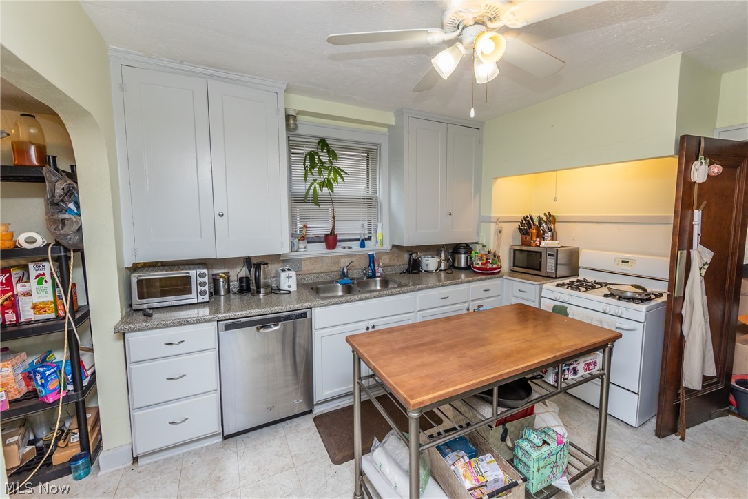 3490 Tullamore Road Cleveland, OH 44118 - Photo 10 of 35 Gallery Image 10