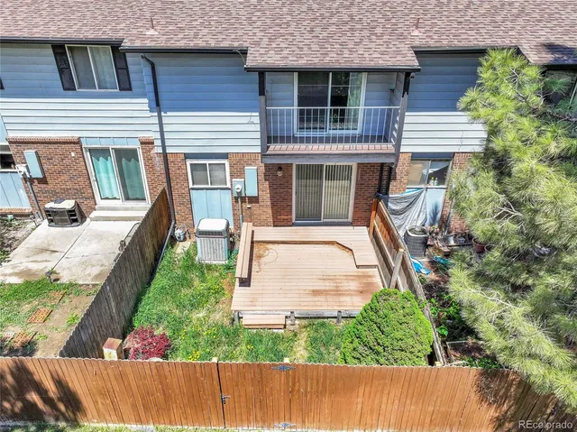 a picture of a bench in a floor