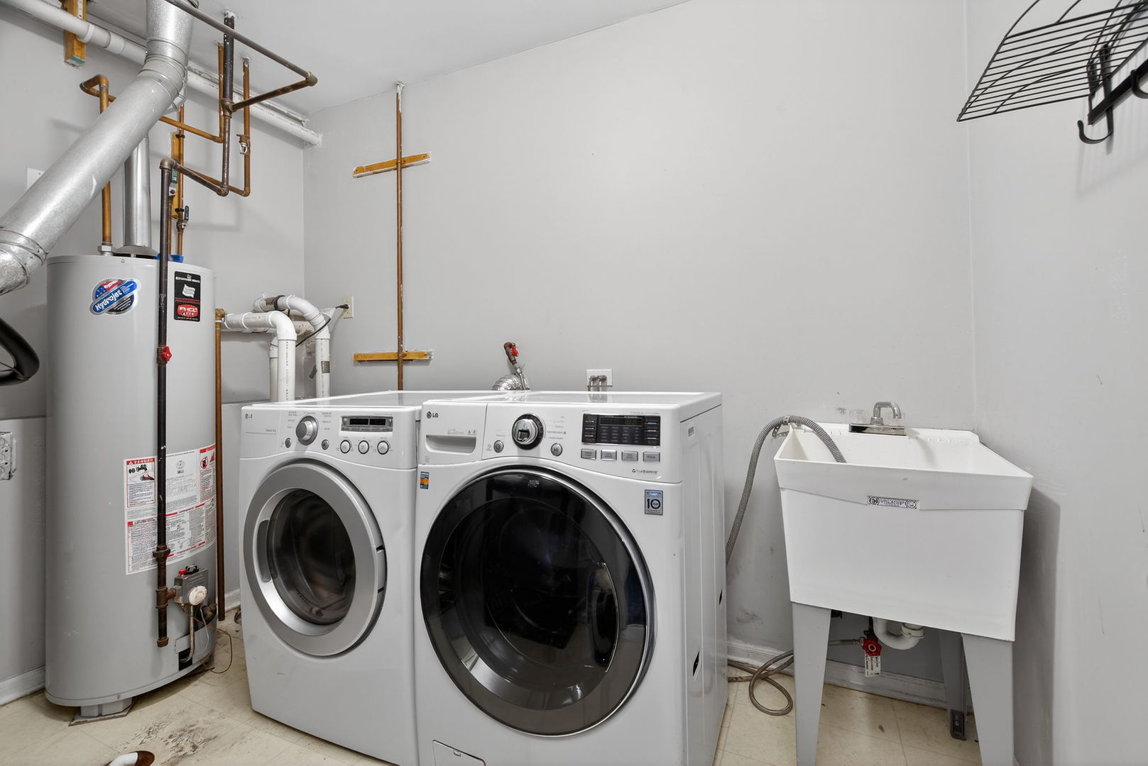 3015 140th Place Blue Island, IL 60406 - Photo 18 of 22 a utility room with dryer and washer