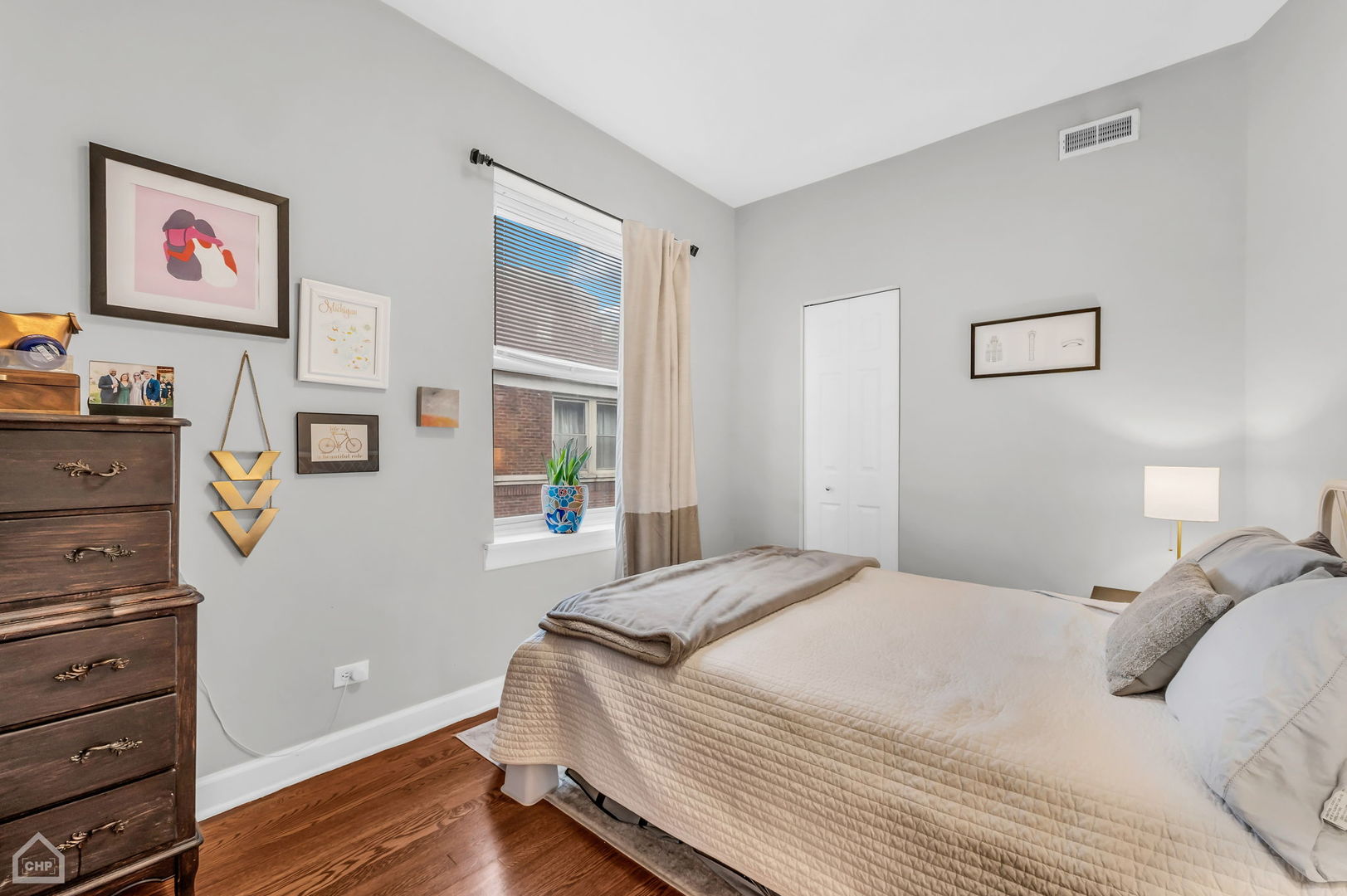 5739 North Ridge Avenue, Unit 3W Chicago, IL 60660 - Photo 11 of 17 Gallery Image 11
