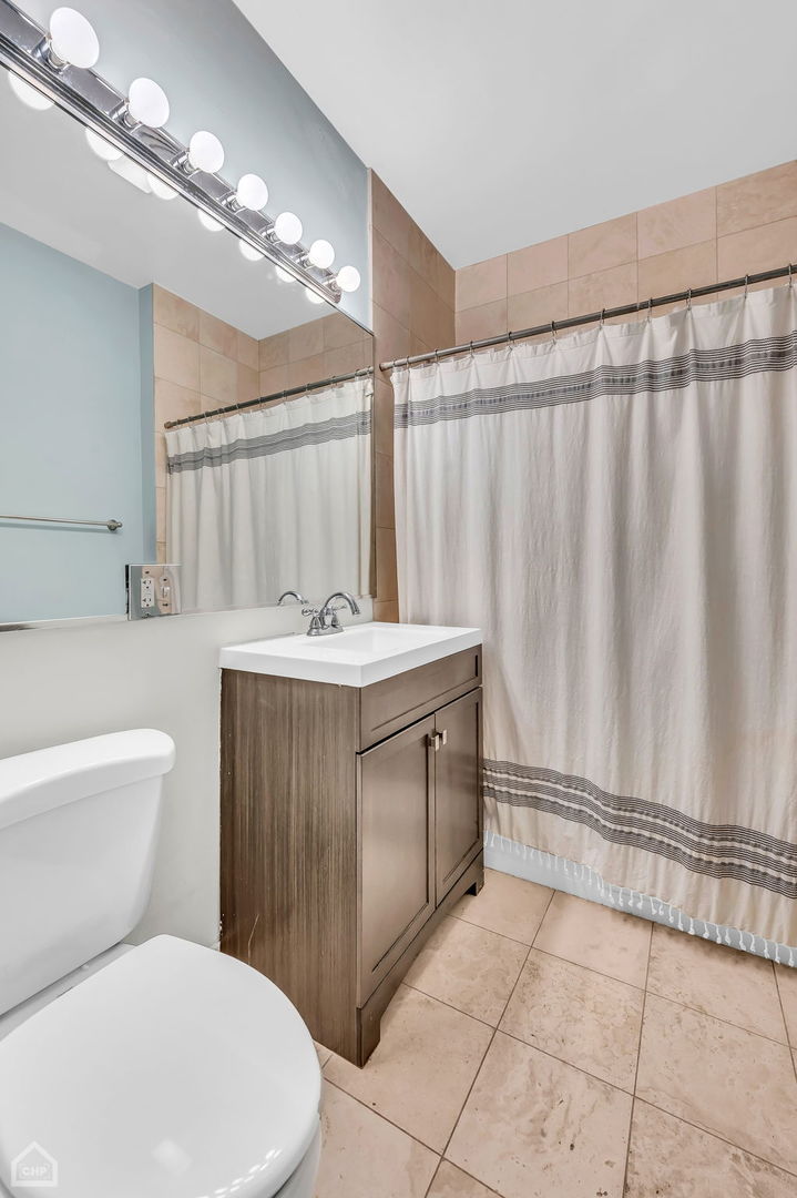 5739 North Ridge Avenue, Unit 3W Chicago, IL 60660 - Photo 14 of 17 Gallery Image 14