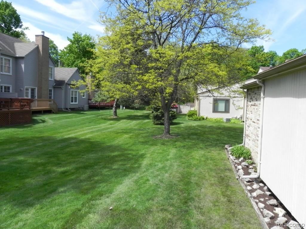 23251 Farmington Road Farmington, MI 48336 - Photo 6 of 40