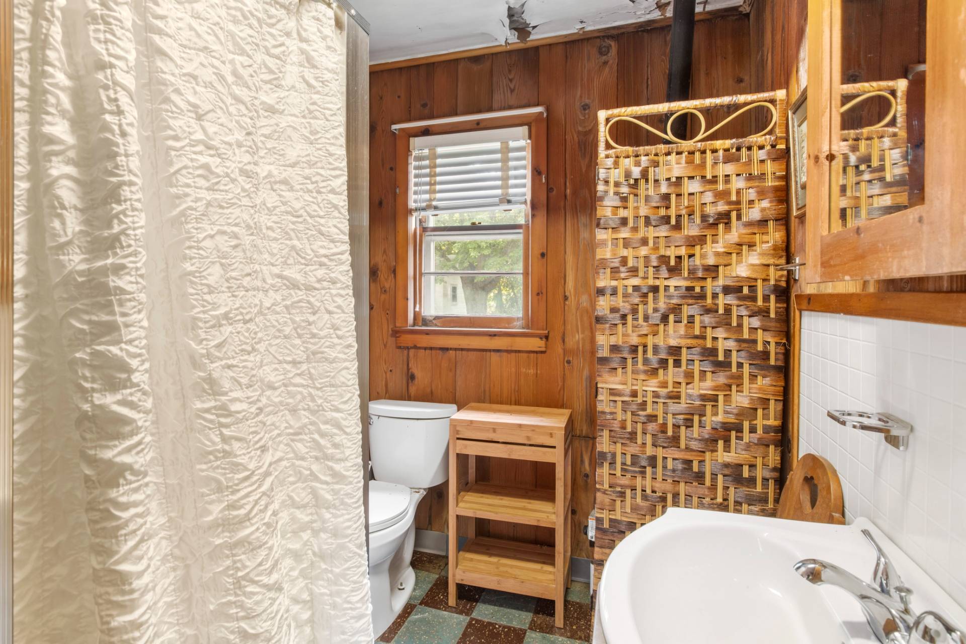 8 Boathouse Road Hampton Bays, NY 11946 - Photo 9 of 16 Gallery Image 9
