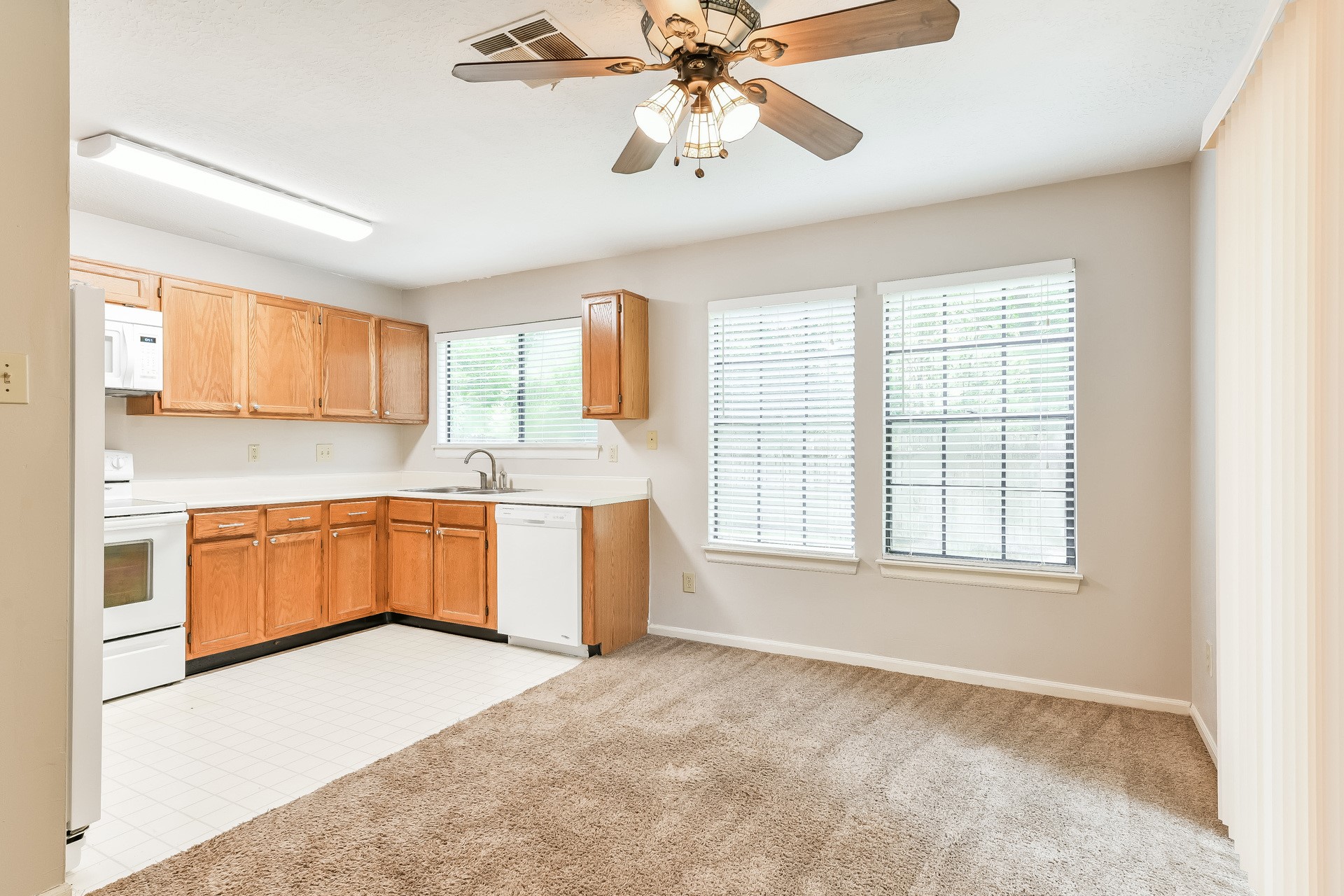 38 Camberwell Court Spring, TX 77380 - Photo 9 of 17 Gallery Image 9