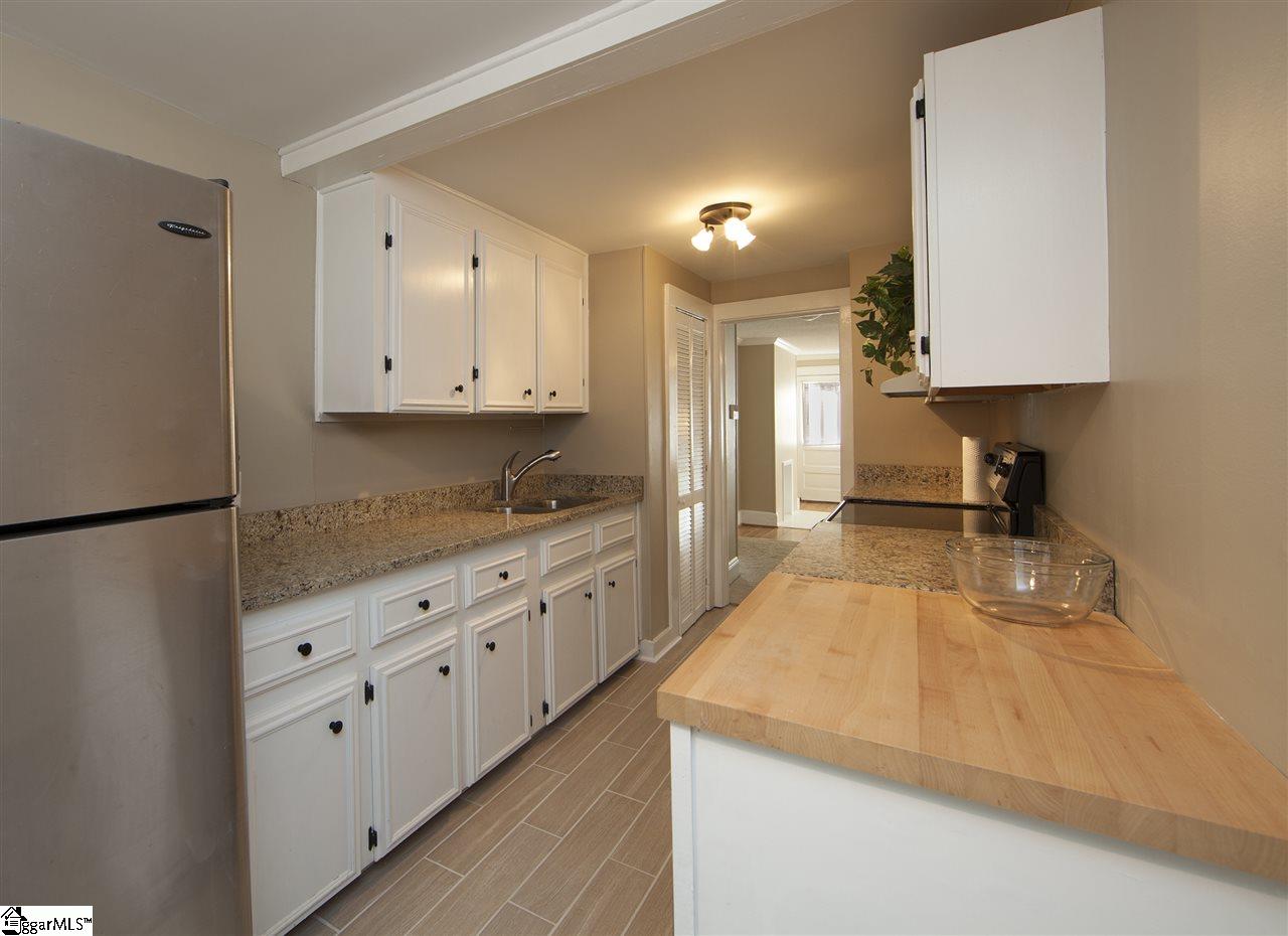 203 West Faris Road Greenville, SC 29605 - Photo 7 of 36 Frig included!