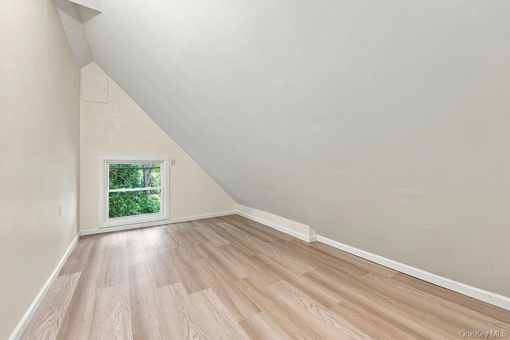 84 Middle Neck Road Roslyn, NY 11576 - Photo 21 of 28 Gallery Image 21