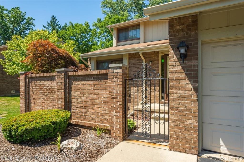 2844 Trailwood Drive Rochester Hills, MI 48309 - Photo 3 of 31