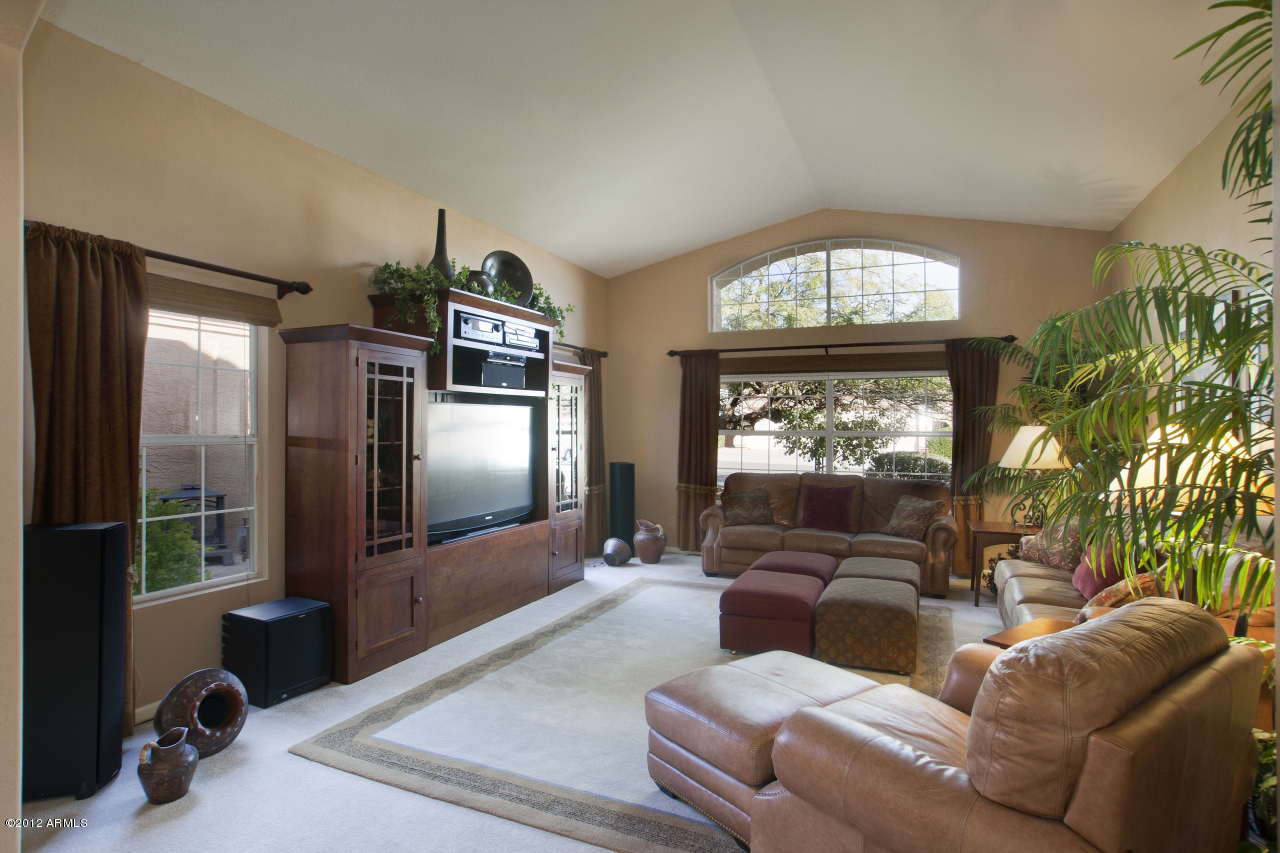 2905 East Calavar Road Phoenix, AZ 85032 - Photo 8 of 38 LR