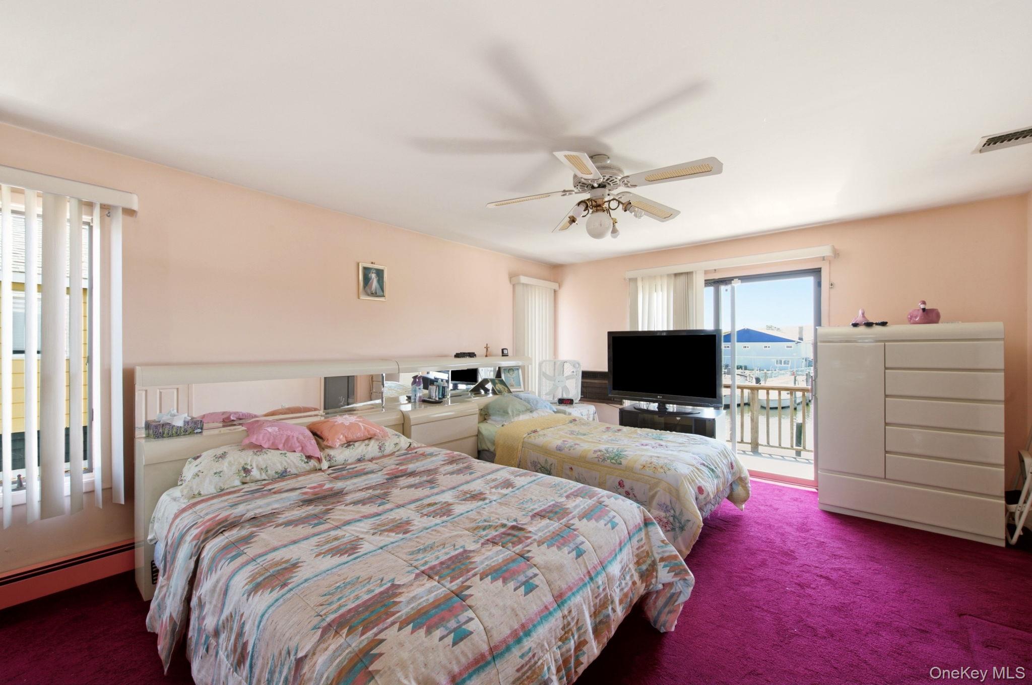 212 Shore Road Lindenhurst, NY 11757 - Photo 19 of 23 Gallery Image 19