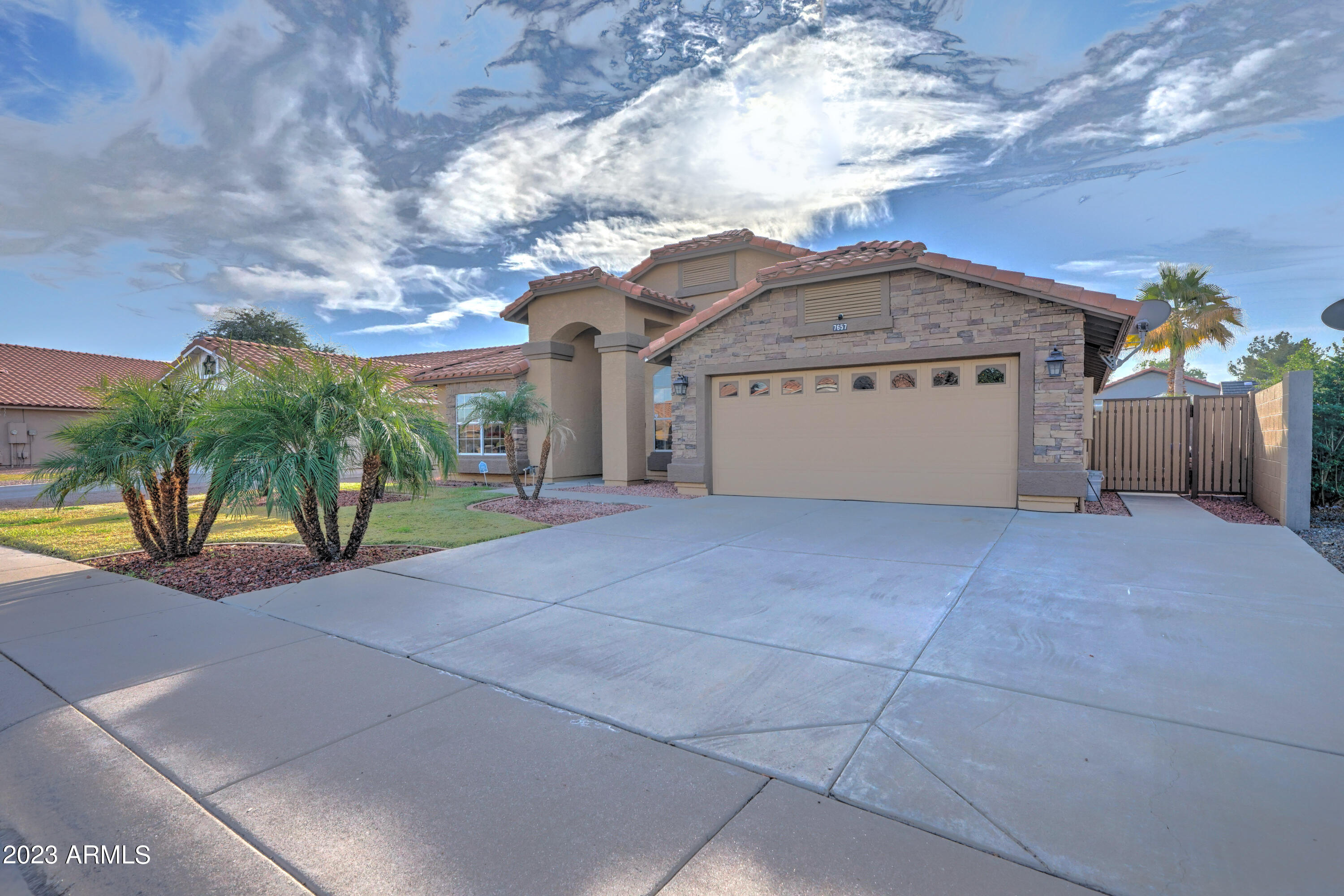 7657 West Calavar Road Peoria, AZ 85381 - Photo 2 of 32 7657 W Calavar-3