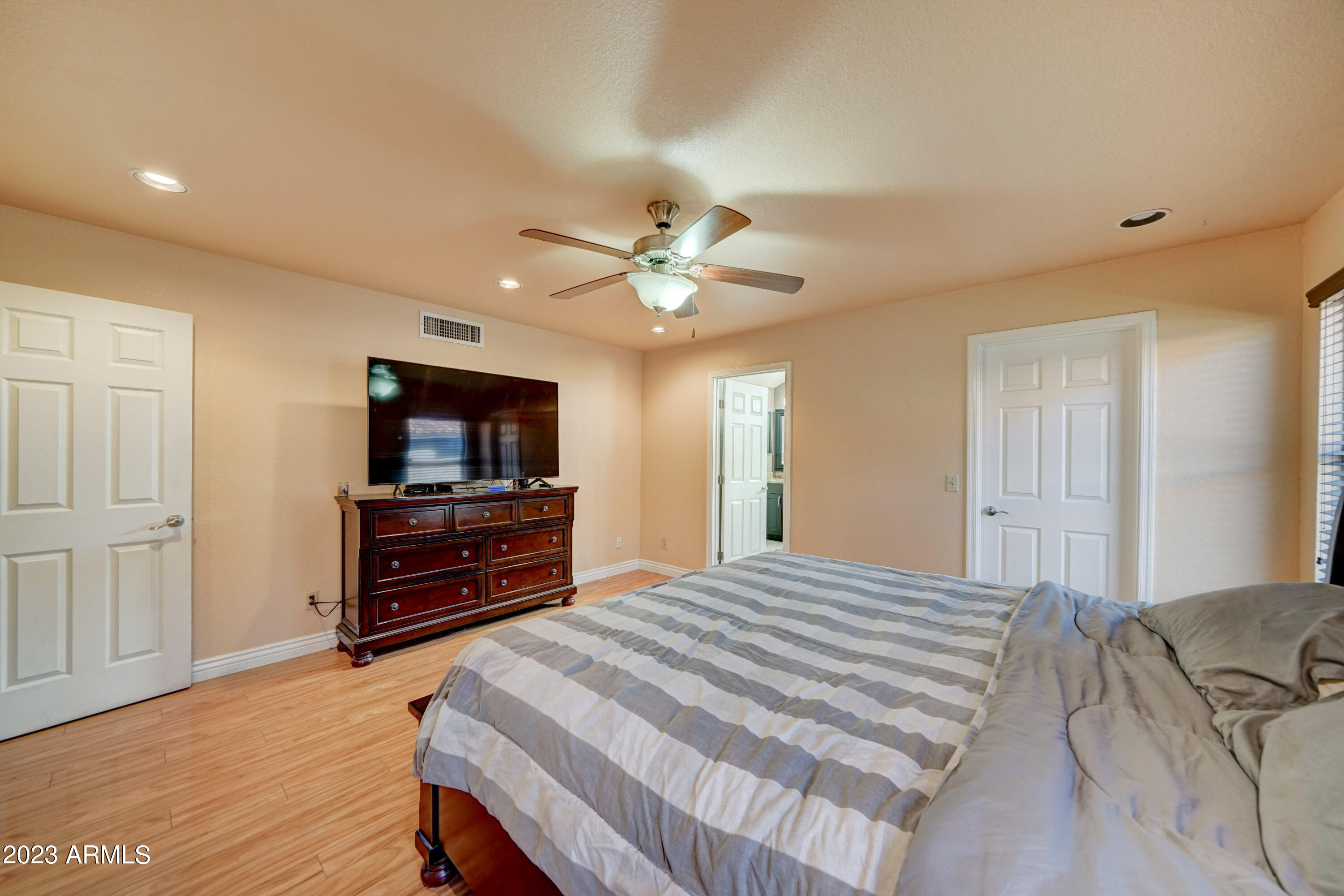 7657 West Calavar Road Peoria, AZ 85381 - Photo 22 of 32 7657 W Calavar-23