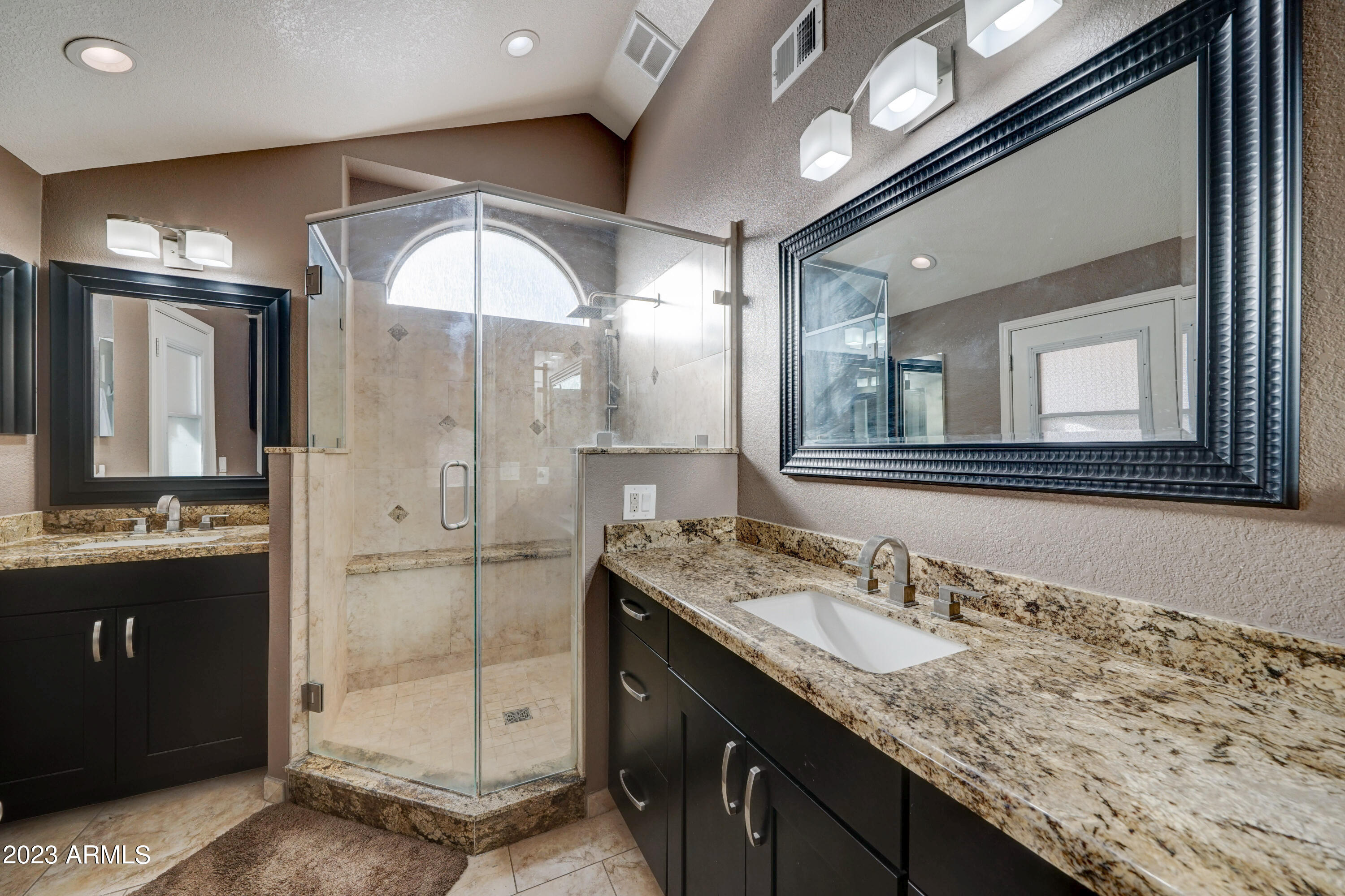7657 West Calavar Road Peoria, AZ 85381 - Photo 23 of 32 7657 W Calavar-24