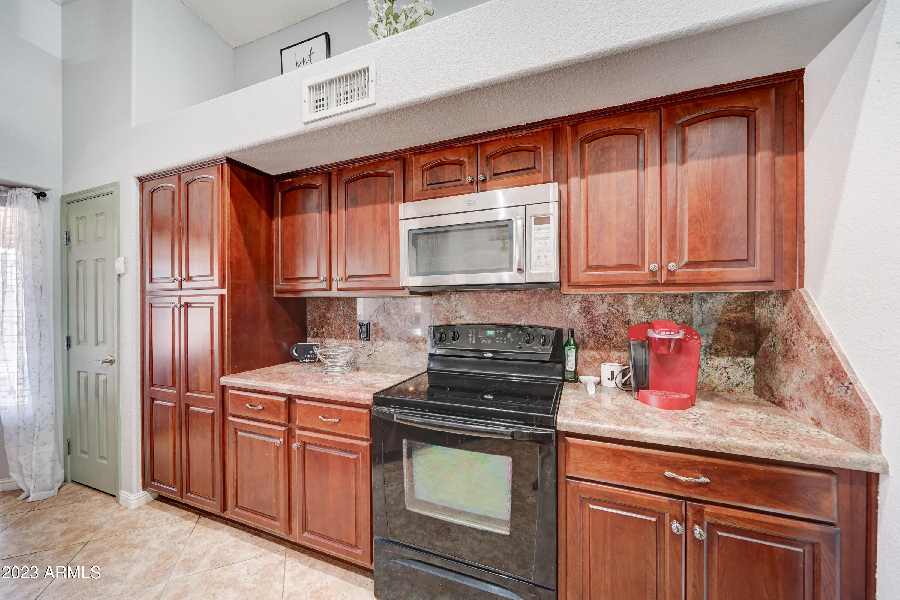 7657 West Calavar Road Peoria, AZ 85381 - Photo 7 of 32 7657 W Calavar-8