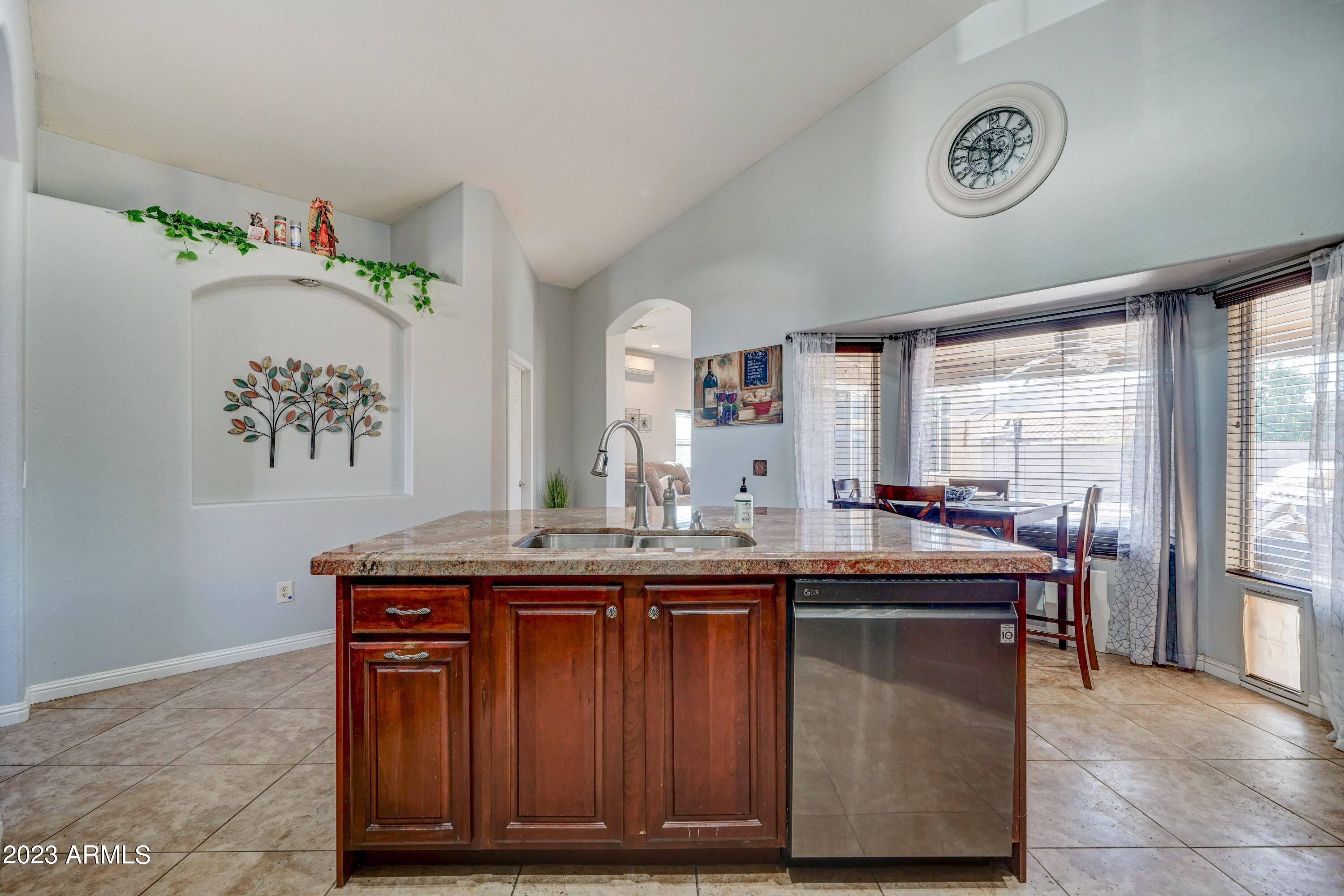 7657 West Calavar Road Peoria, AZ 85381 - Photo 9 of 32 7657 W Calavar-10