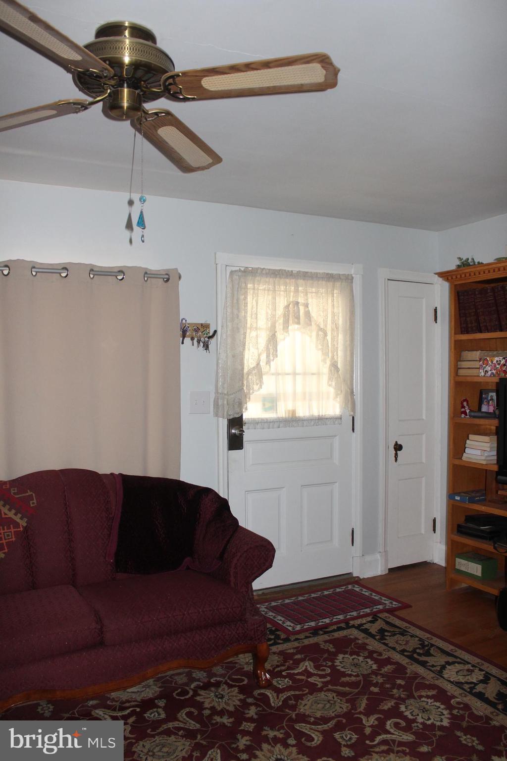 529 Poole Road Westminster, MD 21157 - Photo 13 of 110 Front entrance