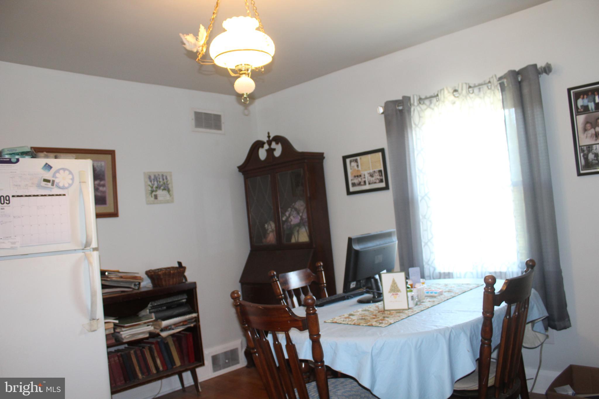 529 Poole Road Westminster, MD 21157 - Photo 16 of 110 Dining room2