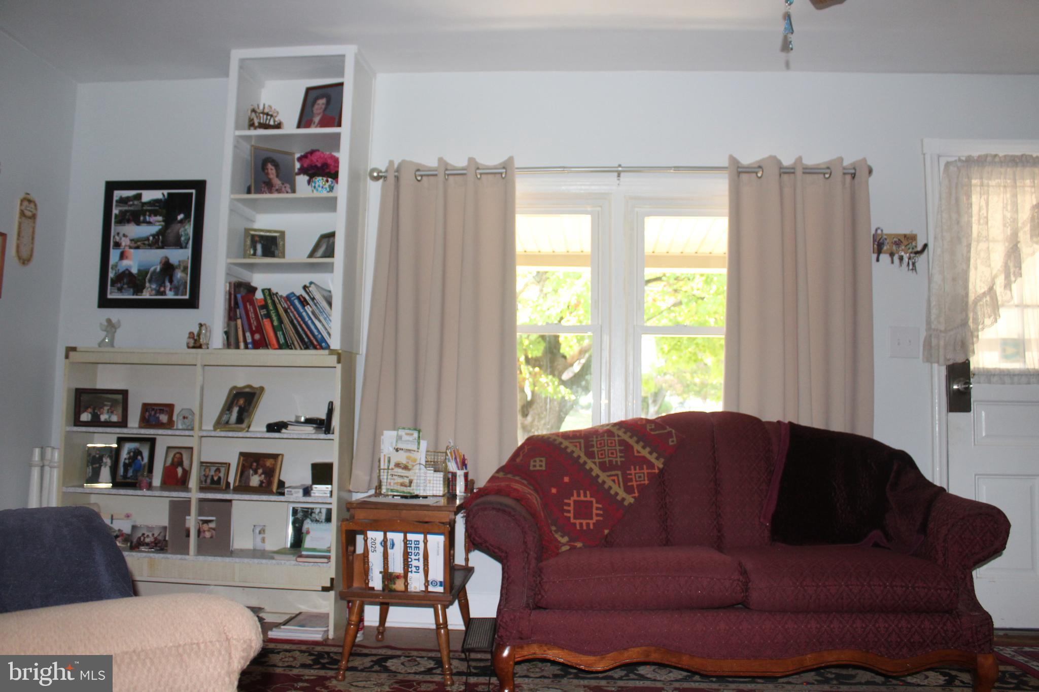 529 Poole Road Westminster, MD 21157 - Photo 18 of 110 Living room, built ins double window