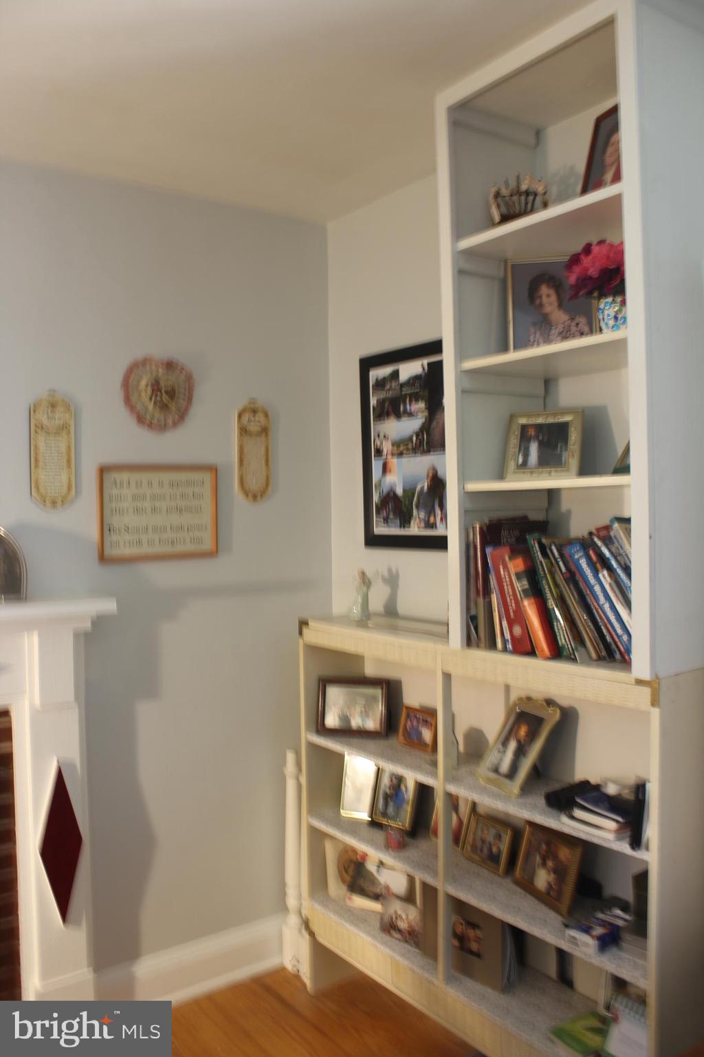 529 Poole Road Westminster, MD 21157 - Photo 20 of 110 Living Rm.