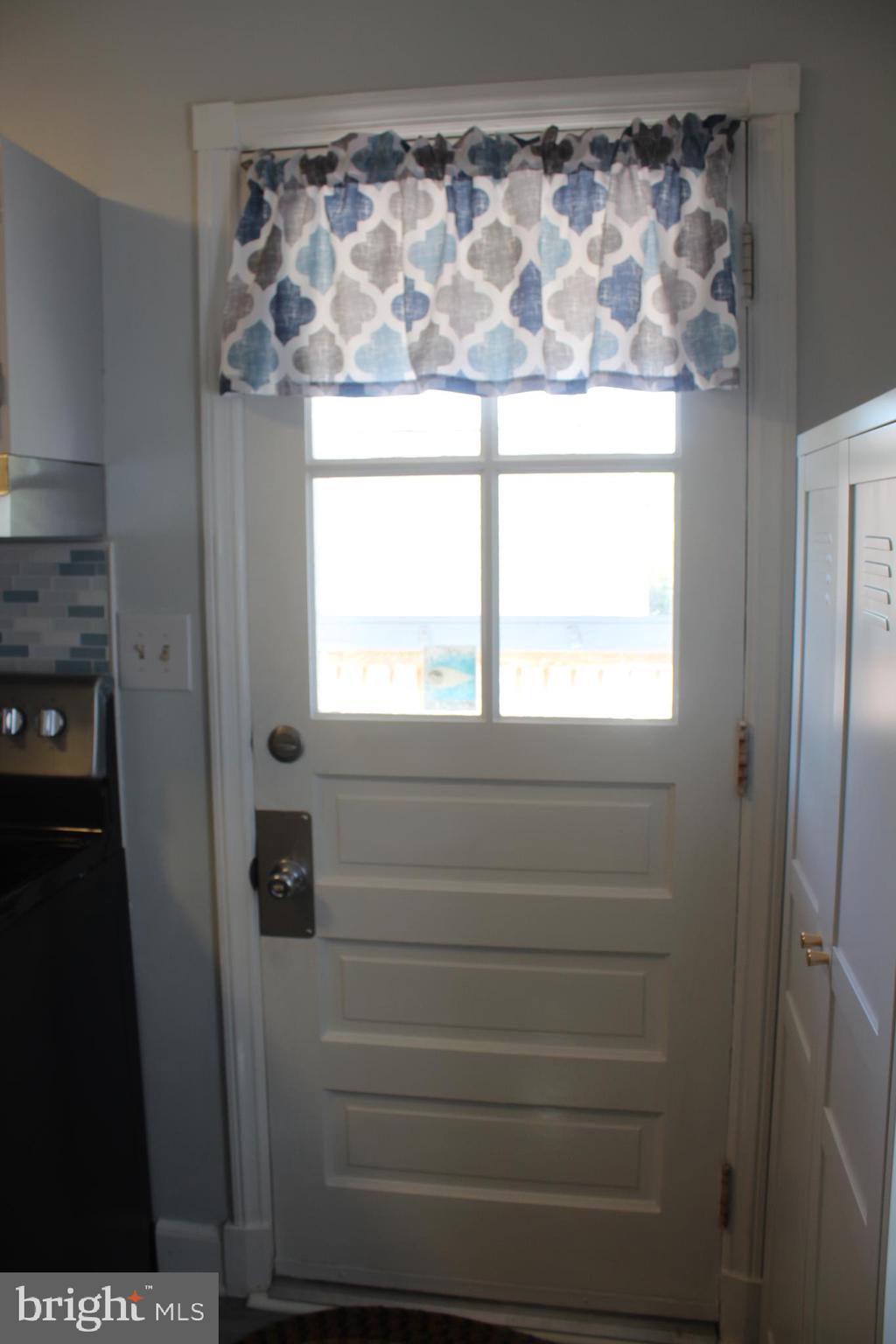 529 Poole Road Westminster, MD 21157 - Photo 35 of 110 Kitchen door