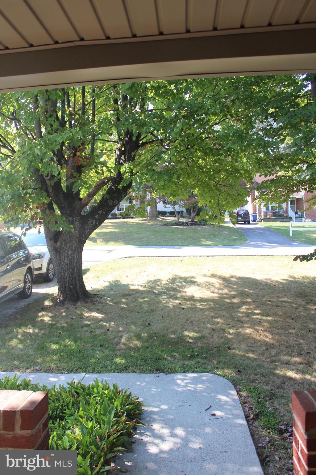 529 Poole Road Westminster, MD 21157 - Photo 5 of 110 View from front entrance