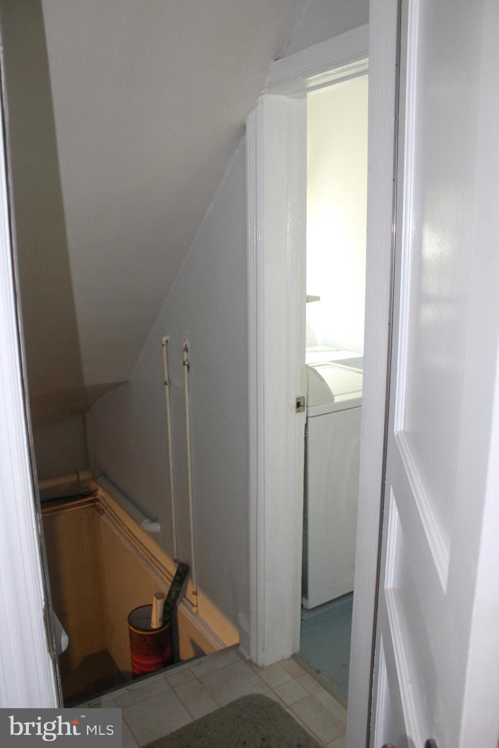 529 Poole Road Westminster, MD 21157 - Photo 55 of 110 entrance to laundry rm.