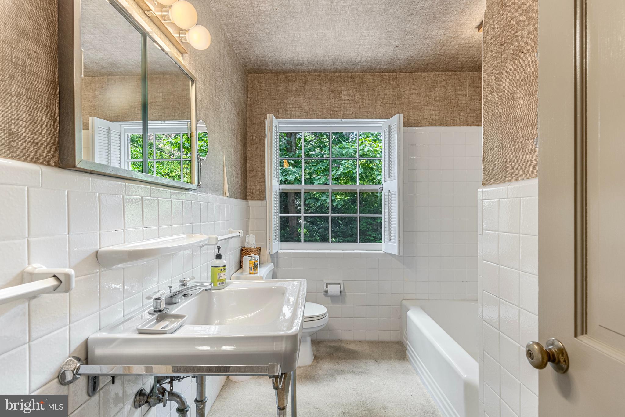 55 Wellesley Road Swarthmore, PA 19081 - Photo 22 of 37 Primary en suite