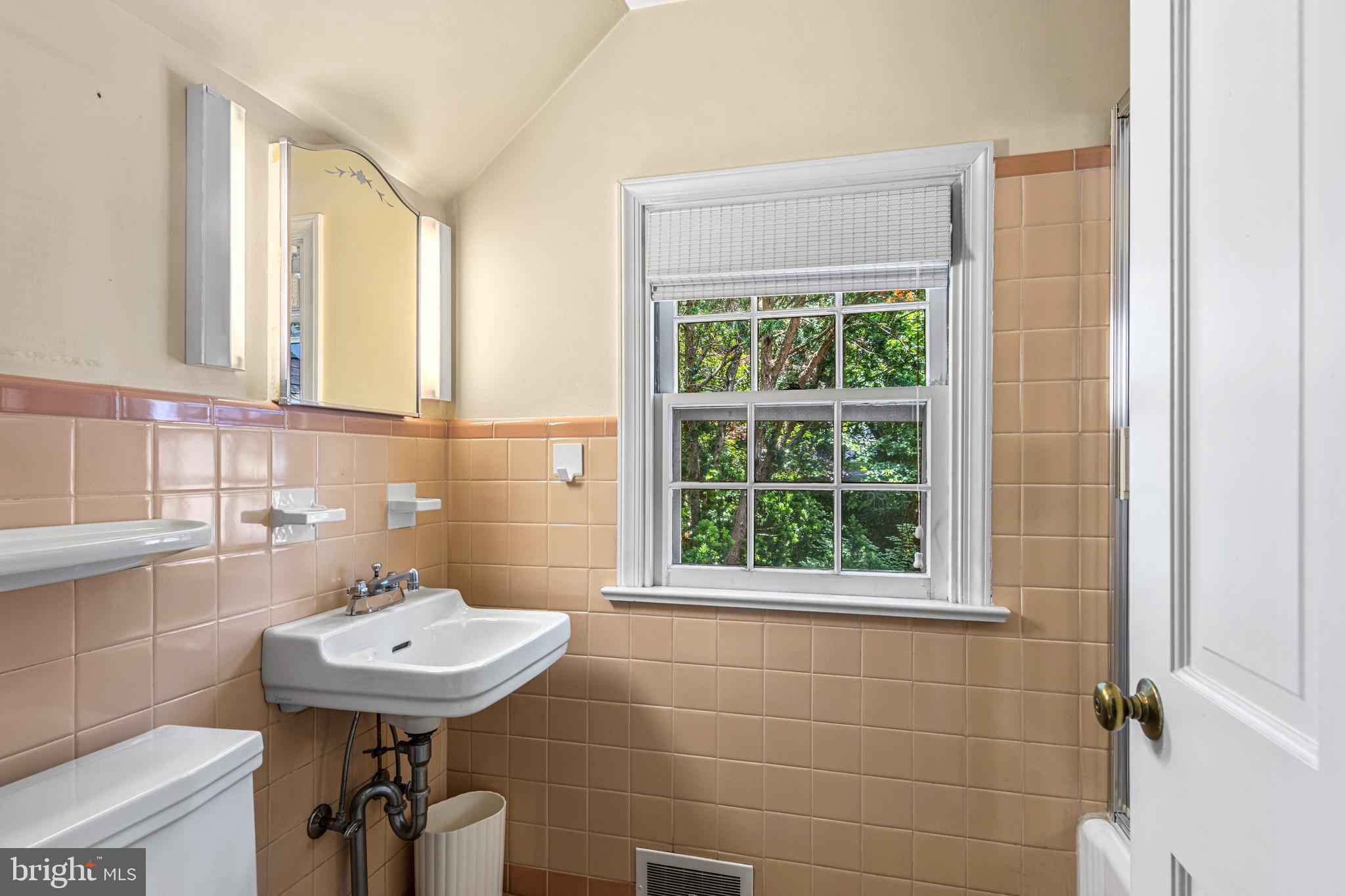 55 Wellesley Road Swarthmore, PA 19081 - Photo 26 of 37 En Suite 2nd BR
