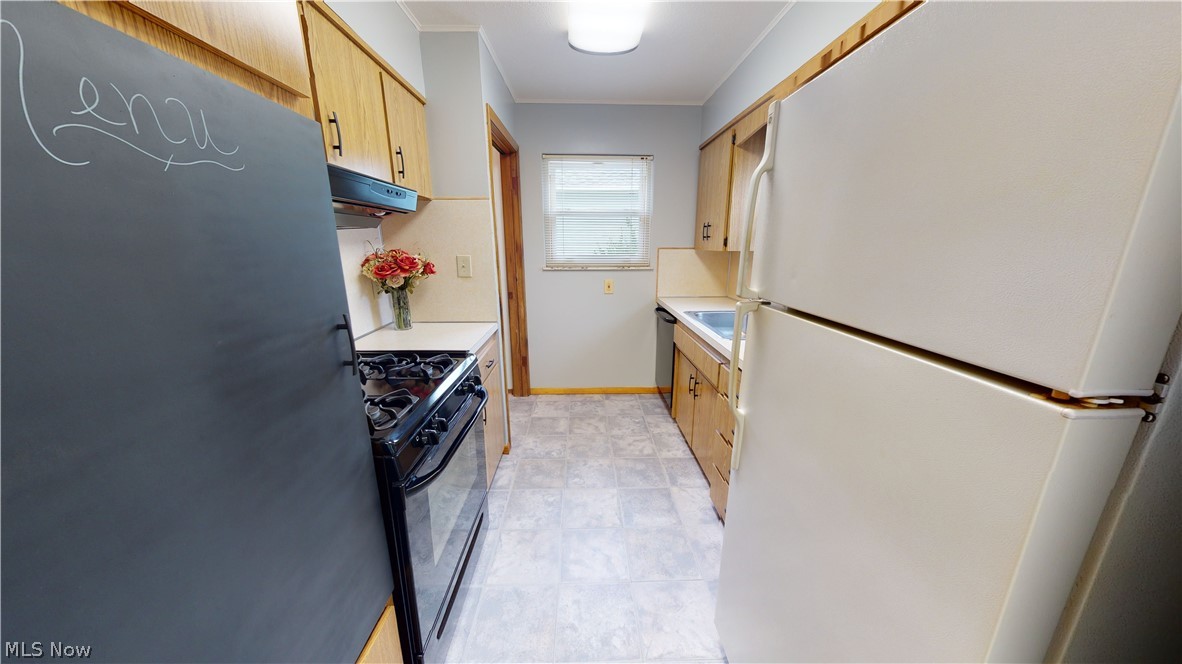 30026 Vineyard Road Willowick, OH 44095 - Photo 8 of 32