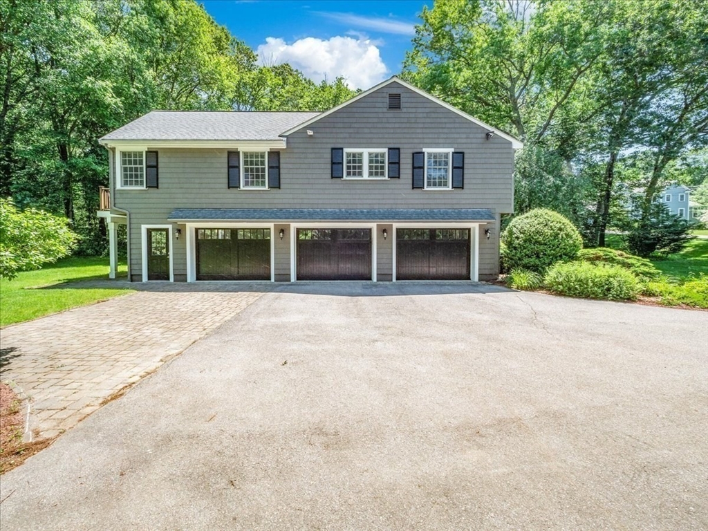 19 Yorkshire Road Dover, MA 02030 - Photo 5 of 42 Gallery Image 5