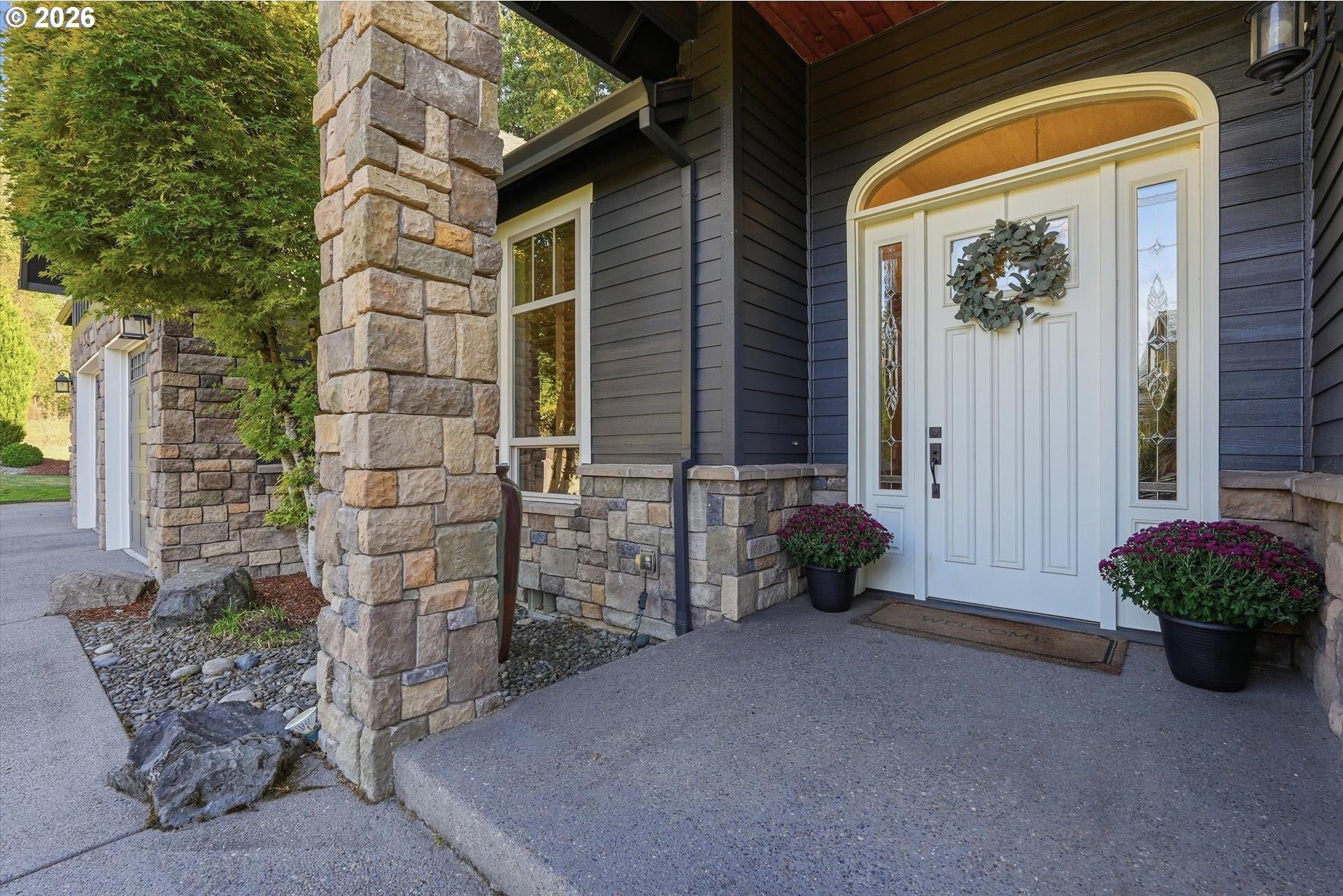 636 Southeast Gabbert Road Gresham, OR 97080 - Photo 4 of 48 Gallery Image 4