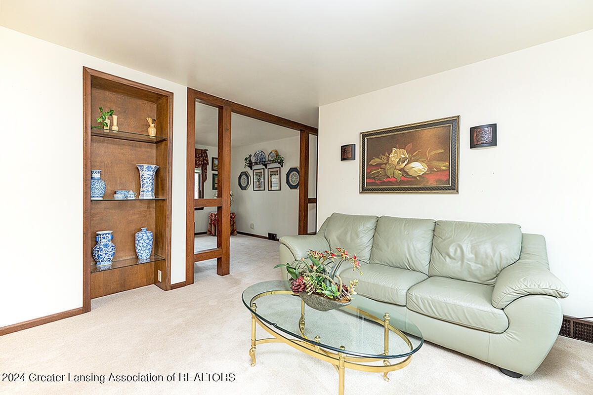 2608 Arlington Road Lansing, MI 48906 - Photo 5 of 28 05