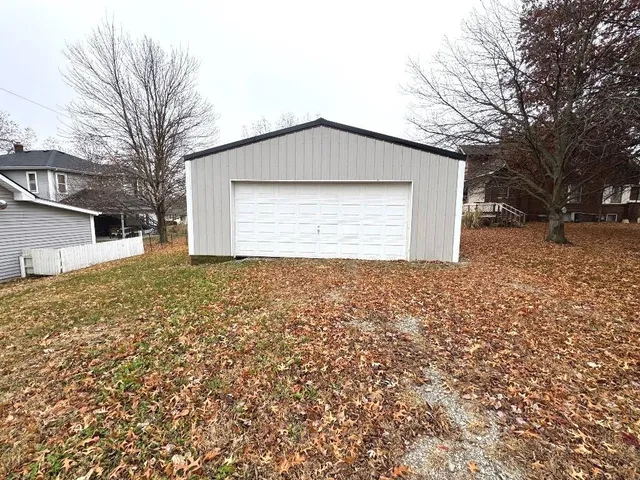 $164,900 | 205 East Van Buren Street, Gallatin, MO 64640