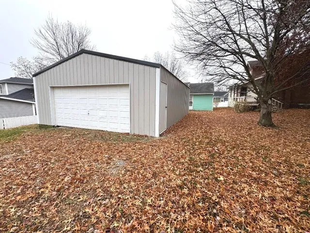 $164,900 | 205 East Van Buren Street, Gallatin, MO 64640