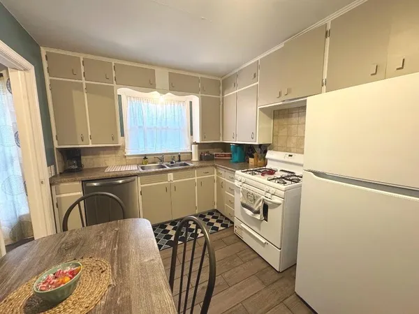 $154,900 | 205 East Van Buren Street, Gallatin, MO 64640