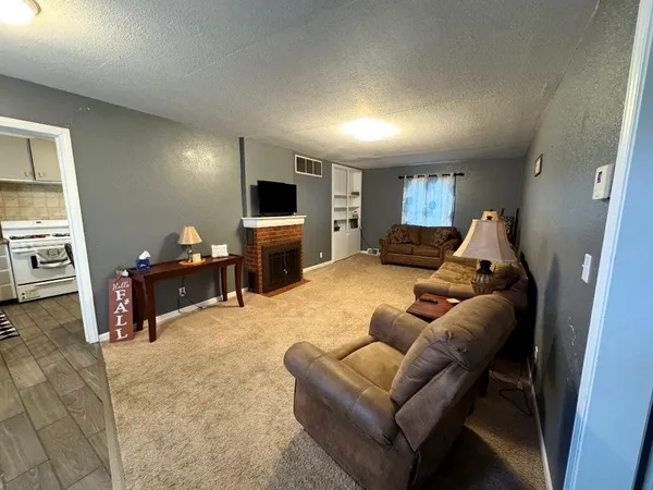 $154,900 | 205 East Van Buren Street, Gallatin, MO 64640