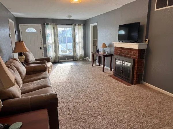 $154,900 | 205 East Van Buren Street, Gallatin, MO 64640