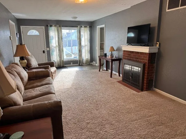 $164,900 | 205 East Van Buren Street, Gallatin, MO 64640