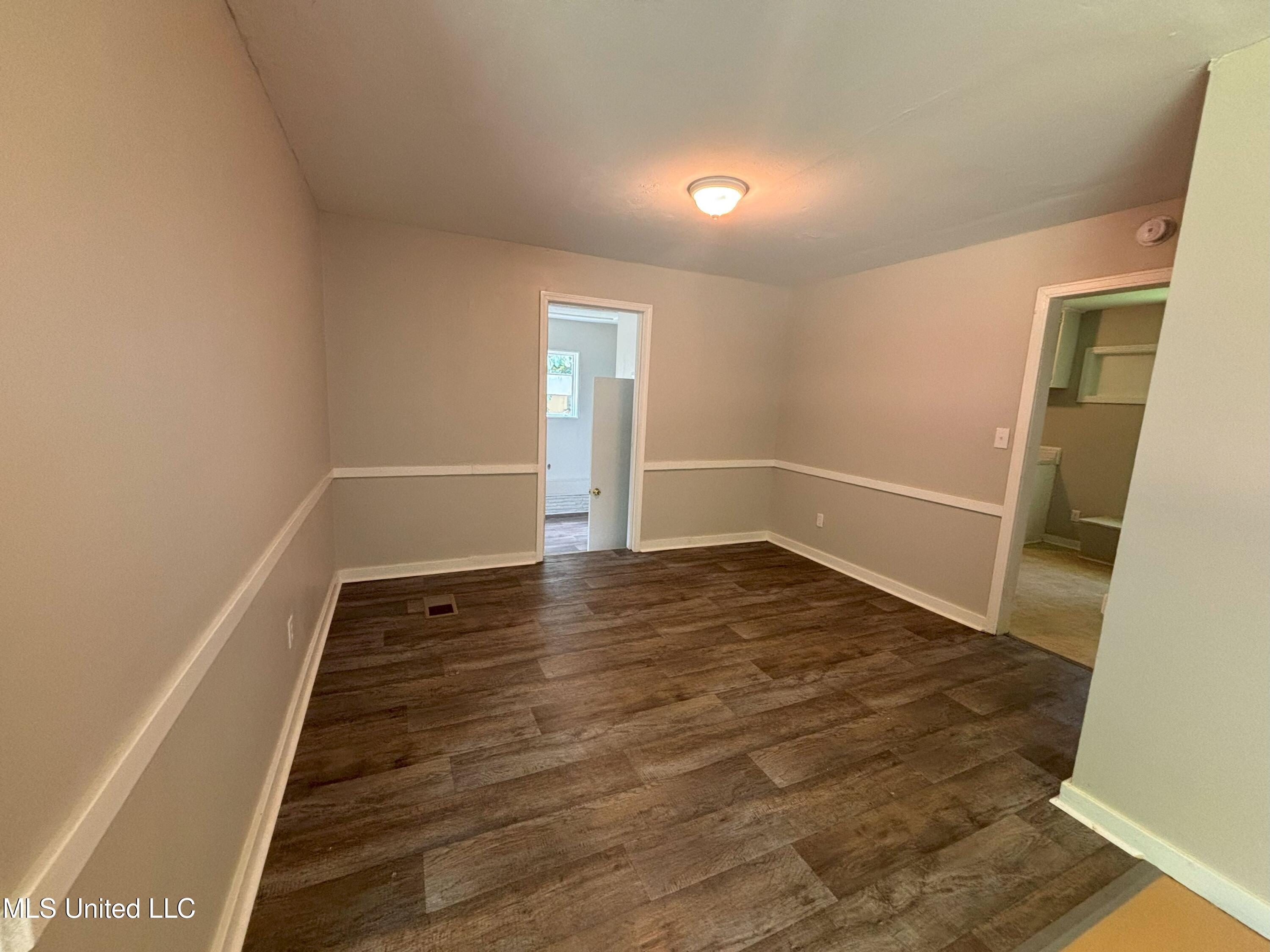 335 Cummins Street Jackson, MS 39204 - Photo 2 of 11 IMG_5859