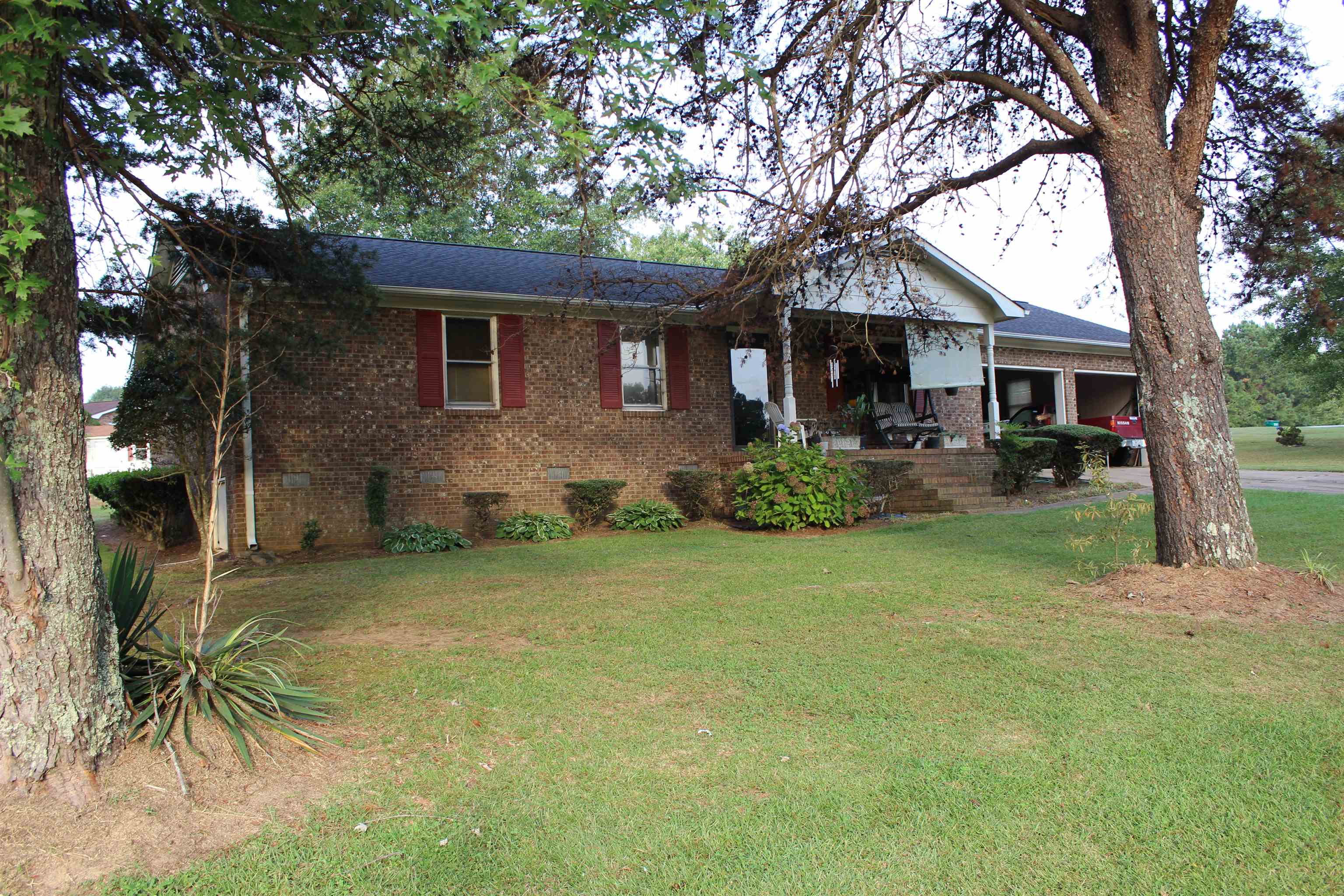 135 Carlton Drive Inman, SC 29349 - Photo 1 of 11