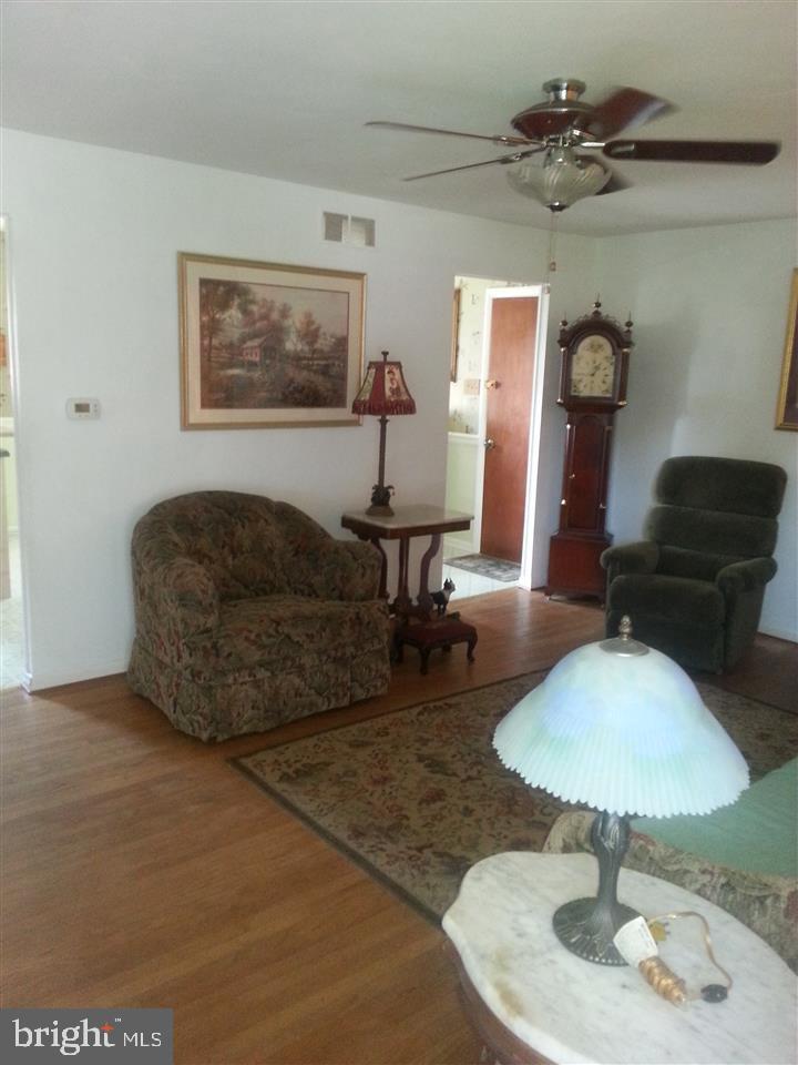 316 Ruth Drive York, PA 17403 - Photo 3 of 22 Gallery Image 3
