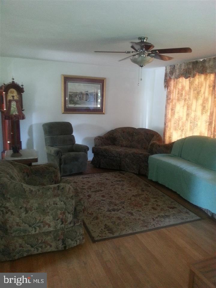 316 Ruth Drive York, PA 17403 - Photo 4 of 22 Gallery Image 4