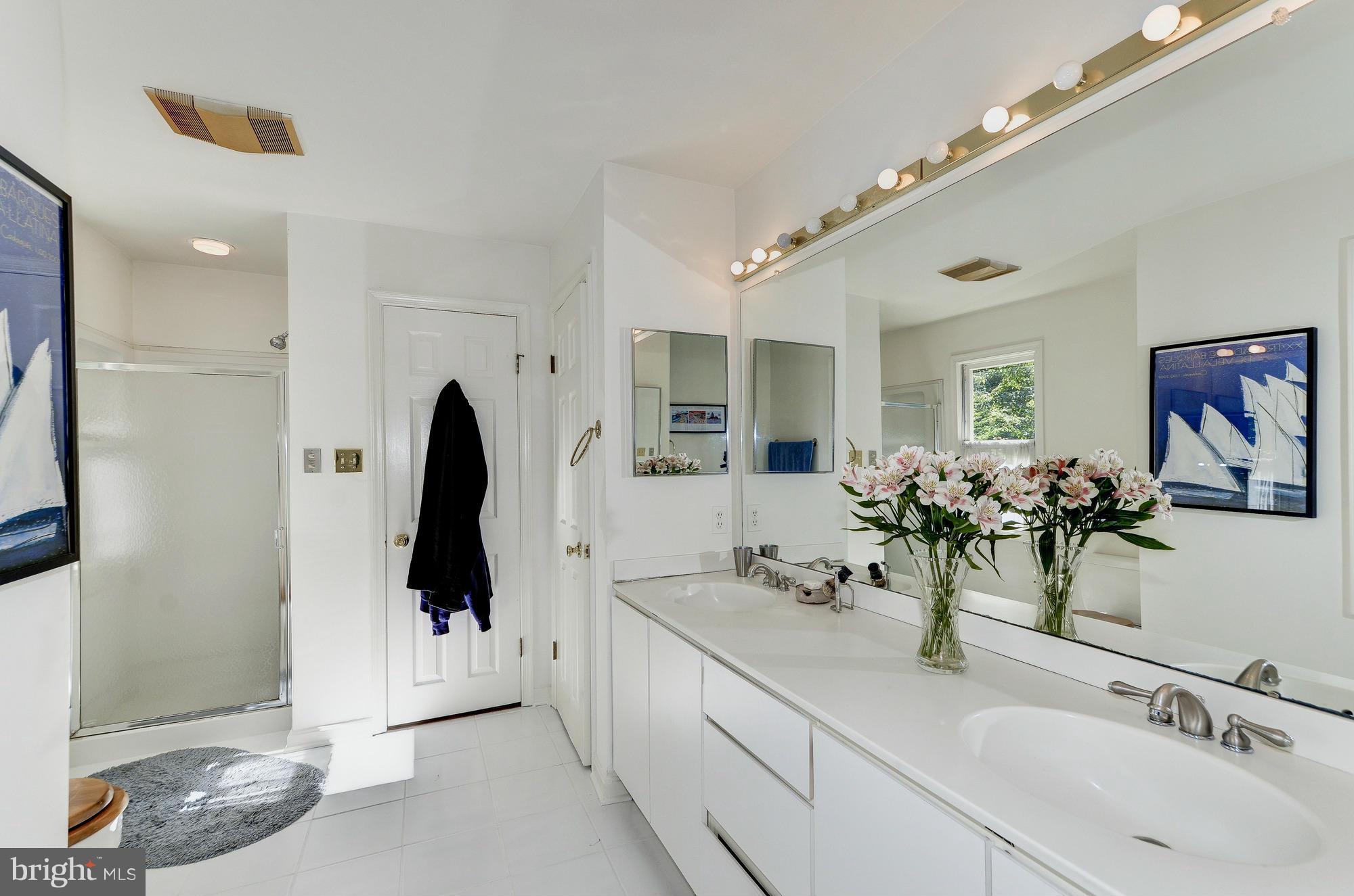 11500 Glen Road Potomac, MD 20854 - Photo 22 of 30 Master bath