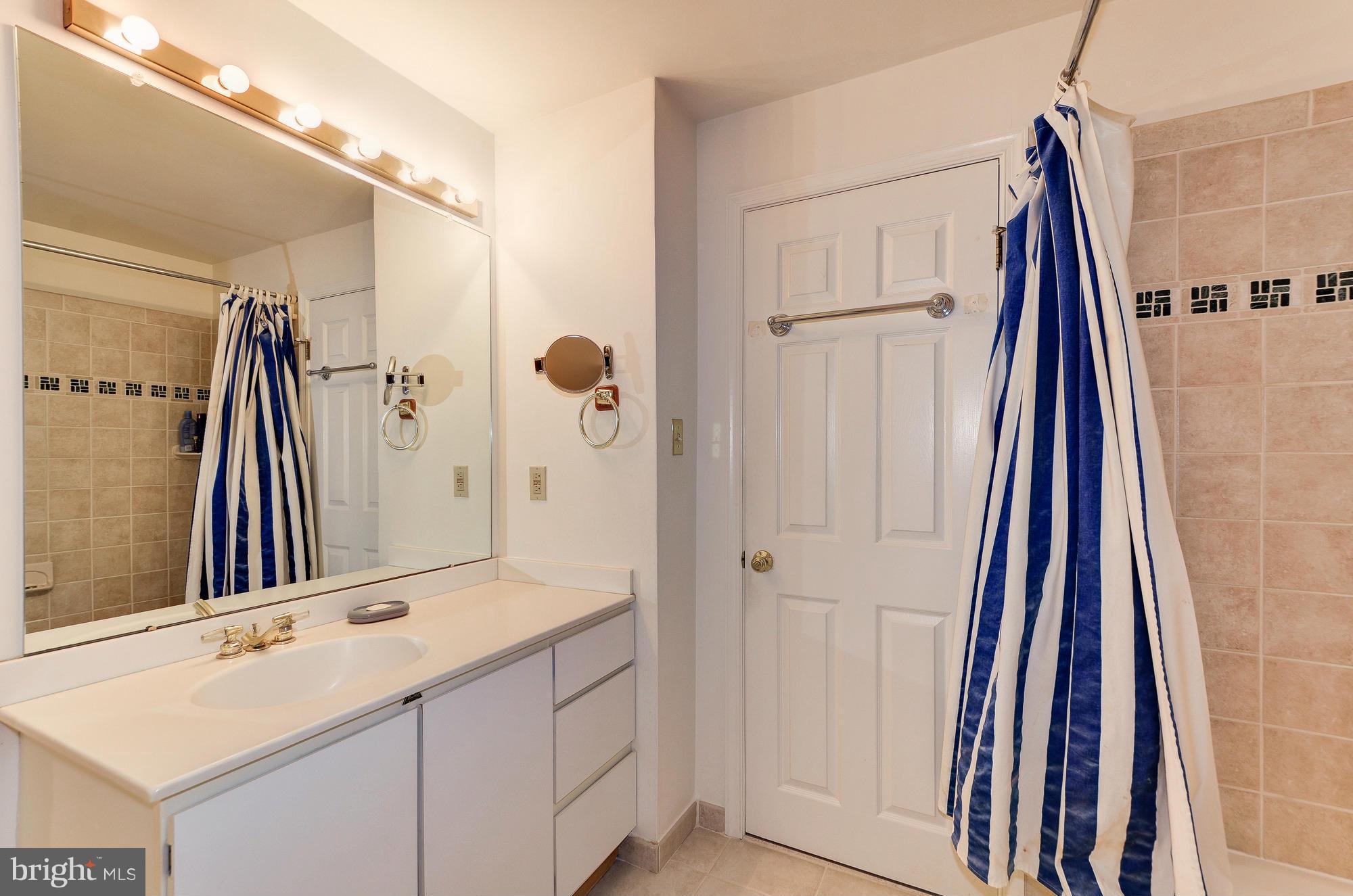 11500 Glen Road Potomac, MD 20854 - Photo 25 of 30 Hall bath