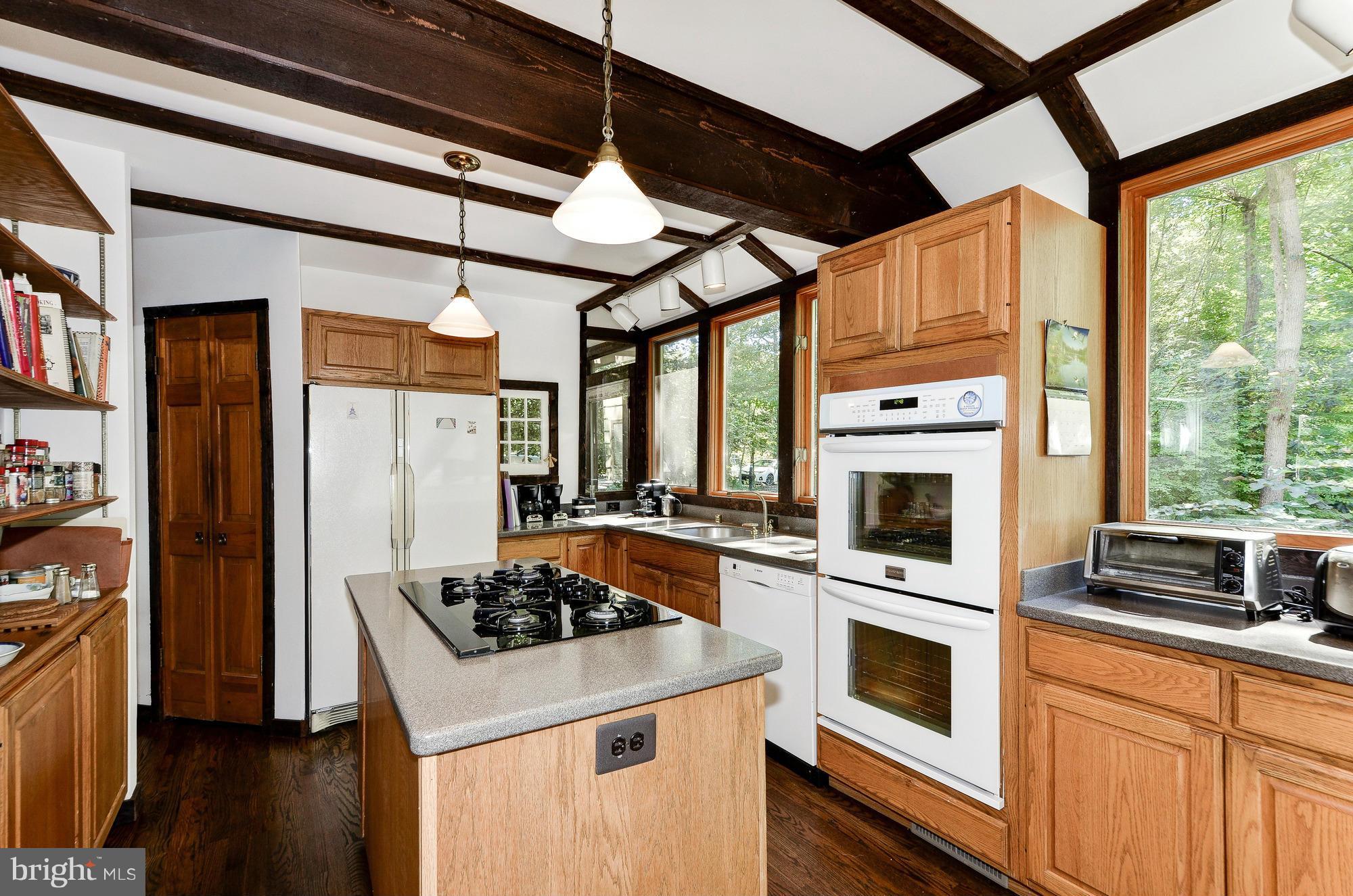 11500 Glen Road Potomac, MD 20854 - Photo 5 of 30 Kitchen