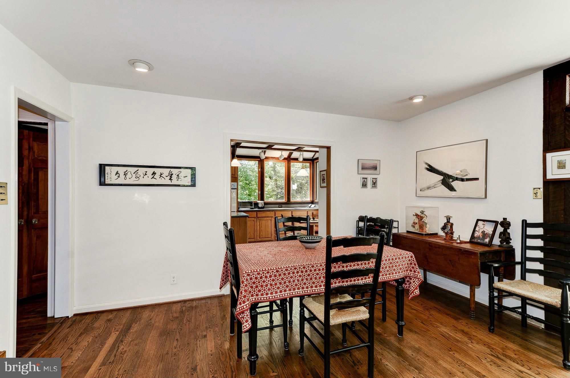 11500 Glen Road Potomac, MD 20854 - Photo 9 of 30 Open dining area