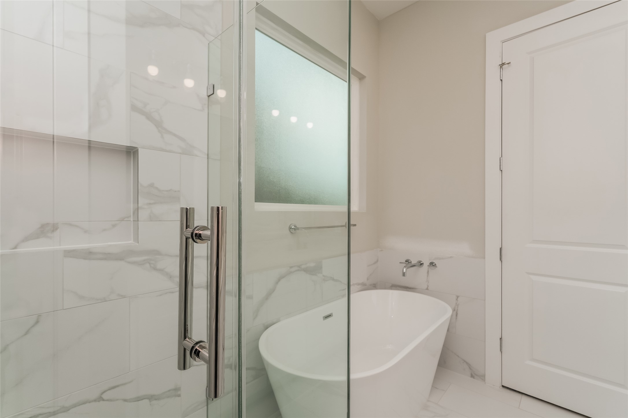 8318 Curry Road Houston, TX 77093 - Photo 9 of 15 Primary Bathroom