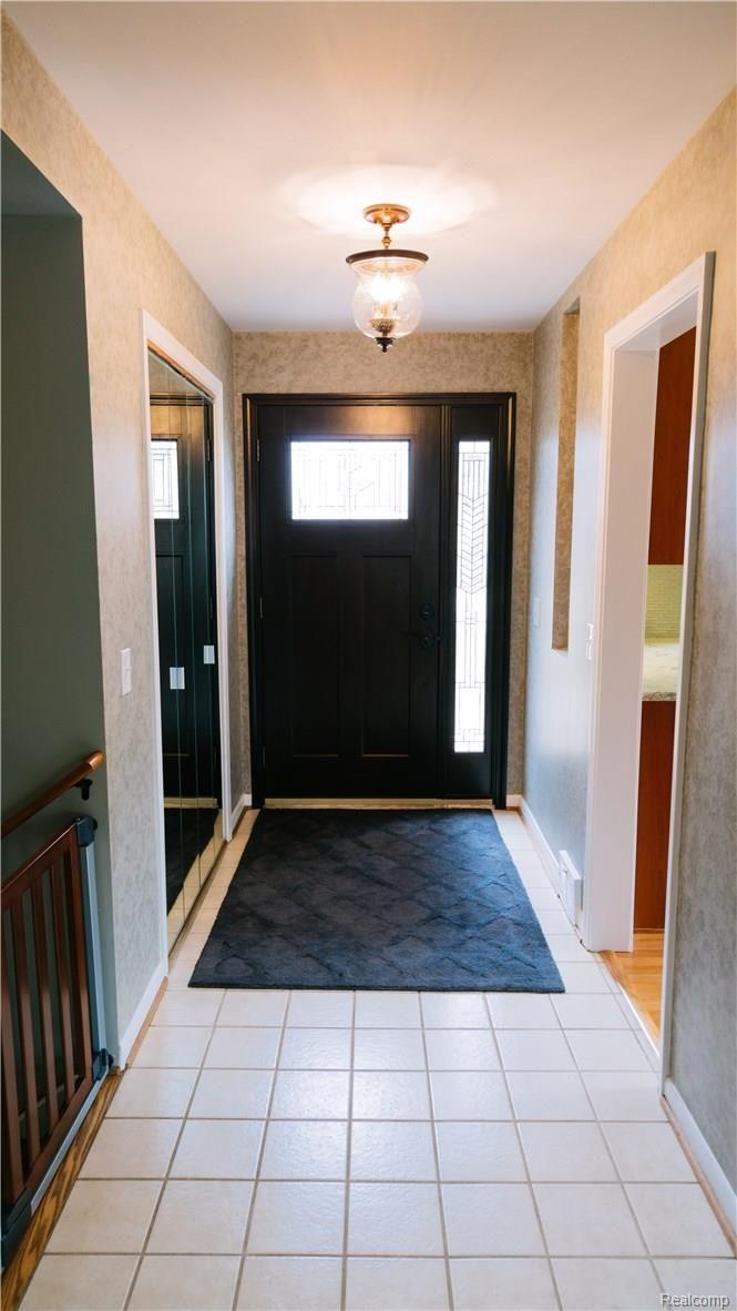 1072 Kingsview Avenue Rochester, MI 48309 - Photo 11 of 38 Kingsview - 7.jpg